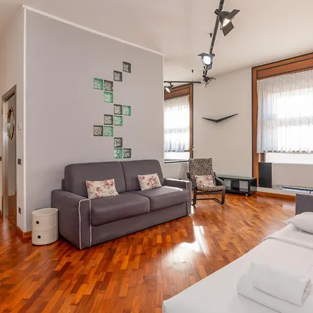 Flat In Duomo Милан