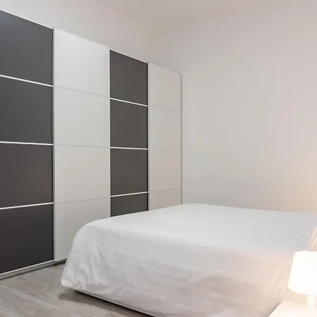 Chiara's Urban Oasis - - Duomo 8 Min Apartman *