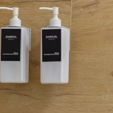 Spacious 4-bed 2-bath, 3 Min Walk To M1 Bande Nere Appartement Milan