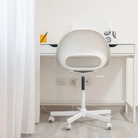 Chiara's Urban Oasis - - Duomo 8 Min *