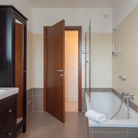 Апартаменты Bicocca, Free Parking, Private Garage, Metro M5 200m, Garden, Kids & Pet Friendly Милан