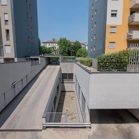 Bicocca, Free Parking, Private Garage, Metro M5 200m, Garden, Kids & Pet Friendly