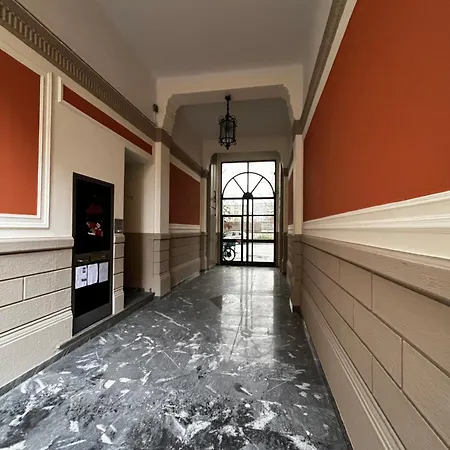 The Small White House In Apartment *