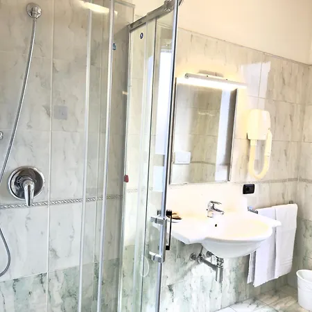 Molise 2 3* מילאנו