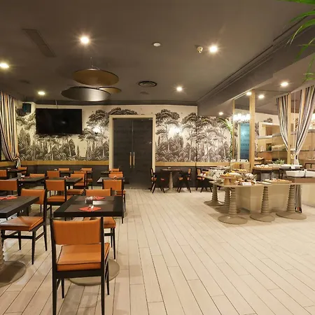 米兰市中心莱昂纳多酒店 4*