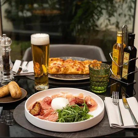 Garibaldi Station By Ihg