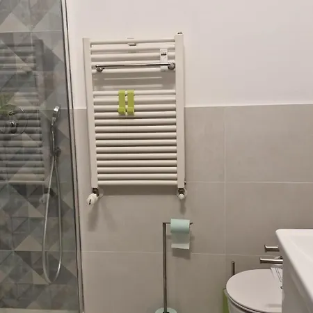 Oda ve Kahvaltı Linea 4*