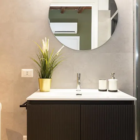 - Alzaia Naviglio Grande Appartement