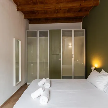 - Alzaia Naviglio Grande Appartement Milaan