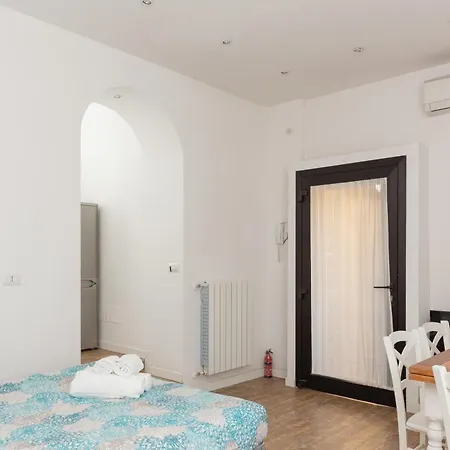 Artstay Exclusive Near Train Metro, Parking