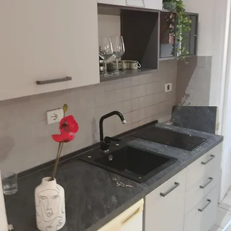 Governo Provvisorio House アパート *