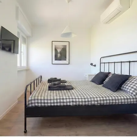 Fresh Nordic Flat With Balcony - San Siro Stadium Милан