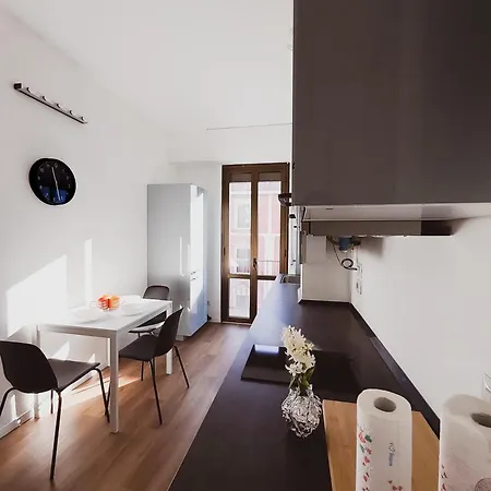 Luminoso Trilocale Vicino Stazione E M3 Rogoredo Ideale Per Lavoro Apartament