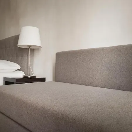 Casa - And - Duomo's Whisper, Balcony Milánó