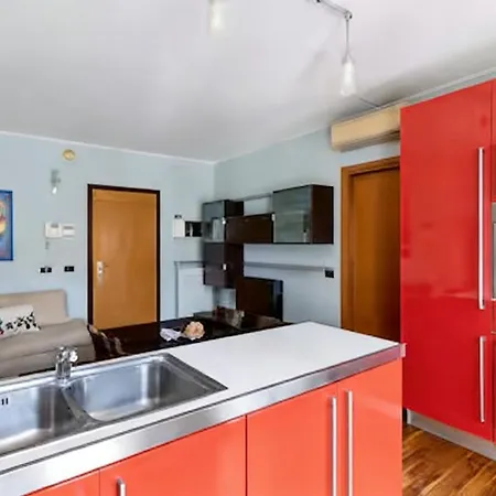 Apartament Elegant Retreat With Sunny Terrace & Excellent Metro Links