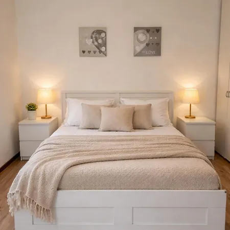 Duomo-loreto Apartment *