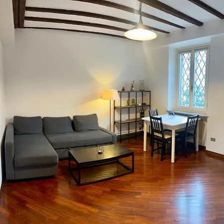 Lovely 1 Bedroom In Milano, Brera Διαμέρισμα *