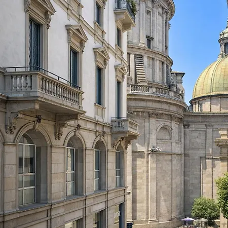 Casa - Classic Elegance, Balcony Apartment Milan