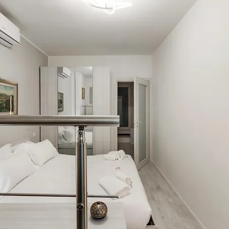 Bwr - Near Mico, Alberti Apartment