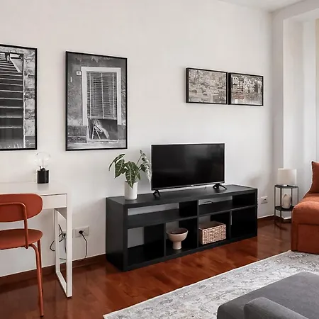 Spacious & Bright Flat Near Bocconi & Navigli