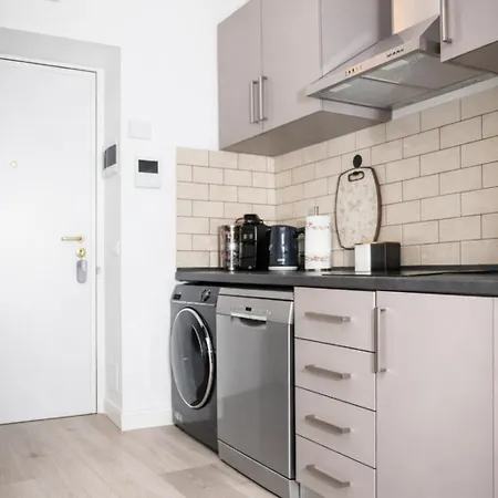 Navigli Nest Renovated With Balcony On The Naviglio * Mailand