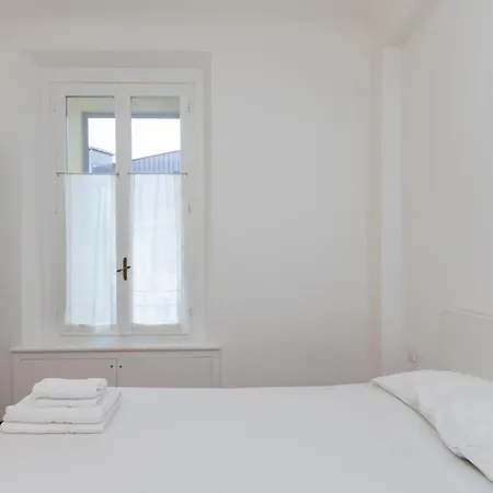 I-host - Ugo Bassi *