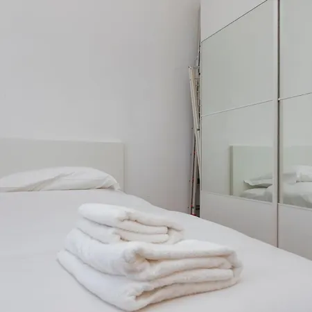 I-host - Ugo Bassi *