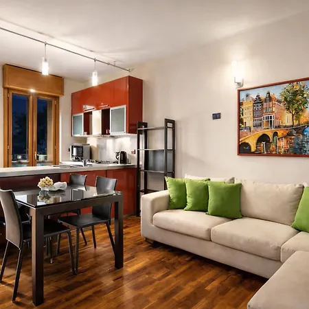 Elegant Retreat With Sunny Terrace & Excellent Metro Links *