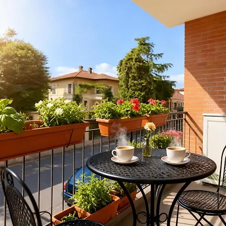 Elegant Retreat With Sunny Terrace & Excellent Metro Links Mediolan