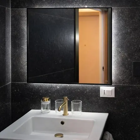 公寓 Navigli Nest Renovated With Balcony On The Naviglio 米兰
