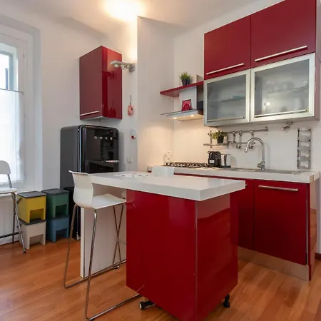 I-host - Ugo Bassi *