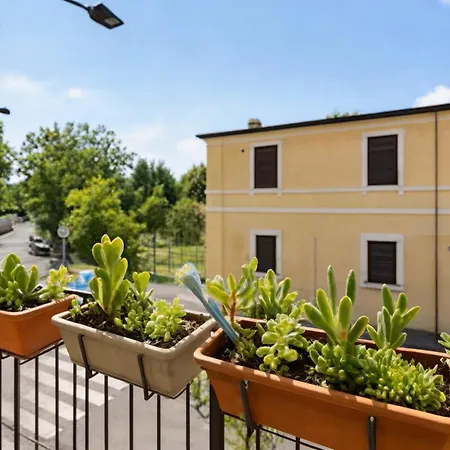 Elegant Retreat With Sunny Terrace & Excellent Metro Links Mediolan