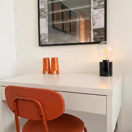 Spacious & Bright Flat Near Bocconi & Navigli شقة *