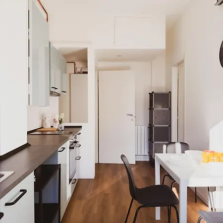 Luminoso Trilocale Vicino Stazione E M3 Rogoredo Ideale Per Lavoro Apartment *