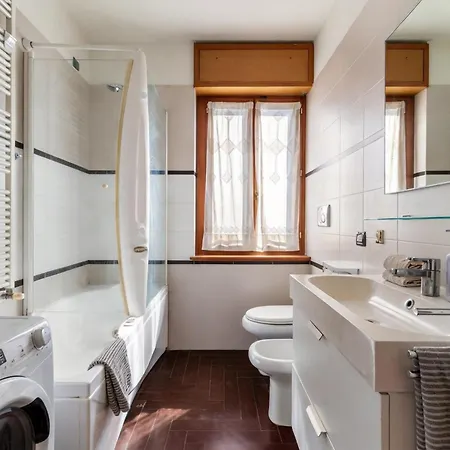 Modern With Jacuzzi, Terrace And Private Garage شقة ميلان