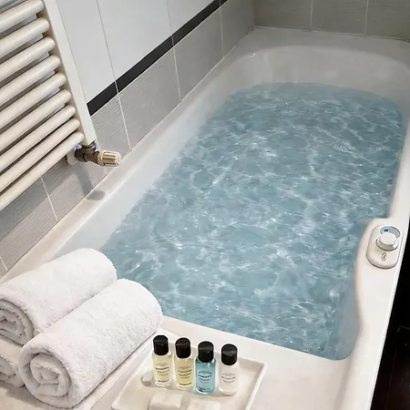 Modern With Jacuzzi, Terrace And Private Garage 아파트 *