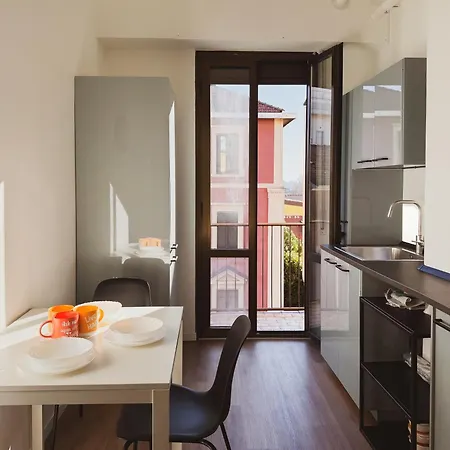 Luminoso Trilocale Vicino Stazione E M3 Rogoredo Ideale Per Lavoro Milan