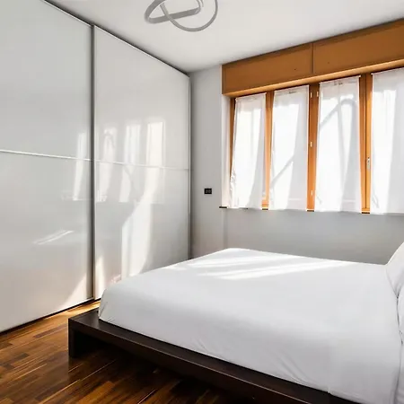 Modern With Jacuzzi, Terrace And Private Garage דירה *