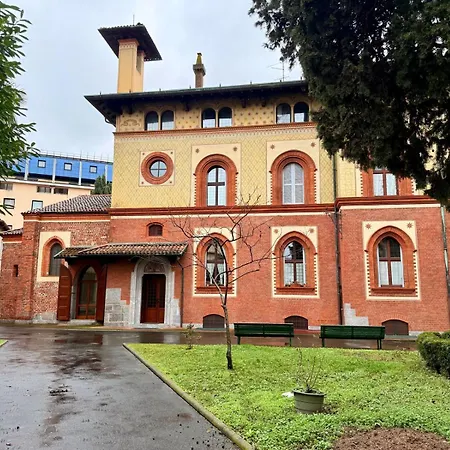 Casa Estia - Mico, Fiera Milano, Citylife, San Siro, Metro 2 Min - Refined Historic Apartmán *