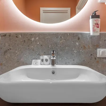 מלון Casa Da Torriani Foresteria Lombarda *