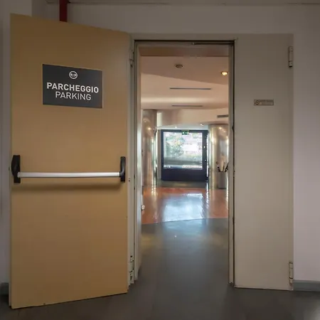 Hotiday Navigli ホテル 4*