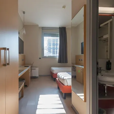 ホテル Hotiday Navigli ミラノ