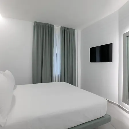 The Grove Hotel *