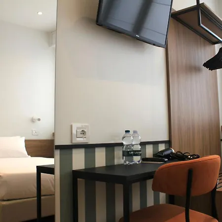 Homa Certosa District Otel
