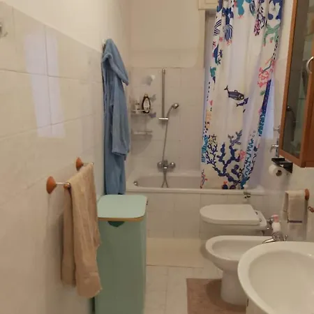 Stanza Matrimoniale Comoda, A 5 Minuti A Piedi Dalla Metro, Perfetta Per Muoversi A *