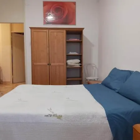 Pansiyon Stanza Matrimoniale Comoda, A 5 Minuti A Piedi Dalla Metro, Perfetta Per Muoversi A *
