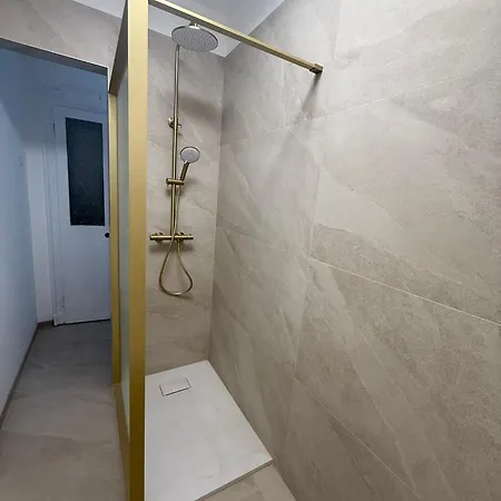 Newly Renovated 2br Near Bocconi & Metro Feriehus *