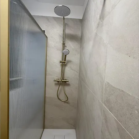 Feriehus Newly Renovated 2br Near Bocconi & Metro