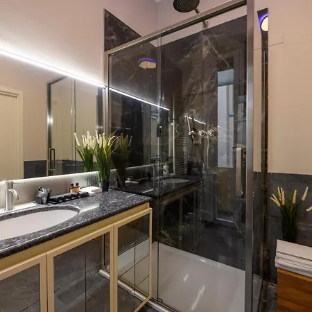 Dibraluxurysuites Duomo 4* Milano