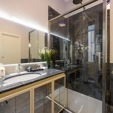 Dibraluxurysuites Duomo Affittacamere 4*